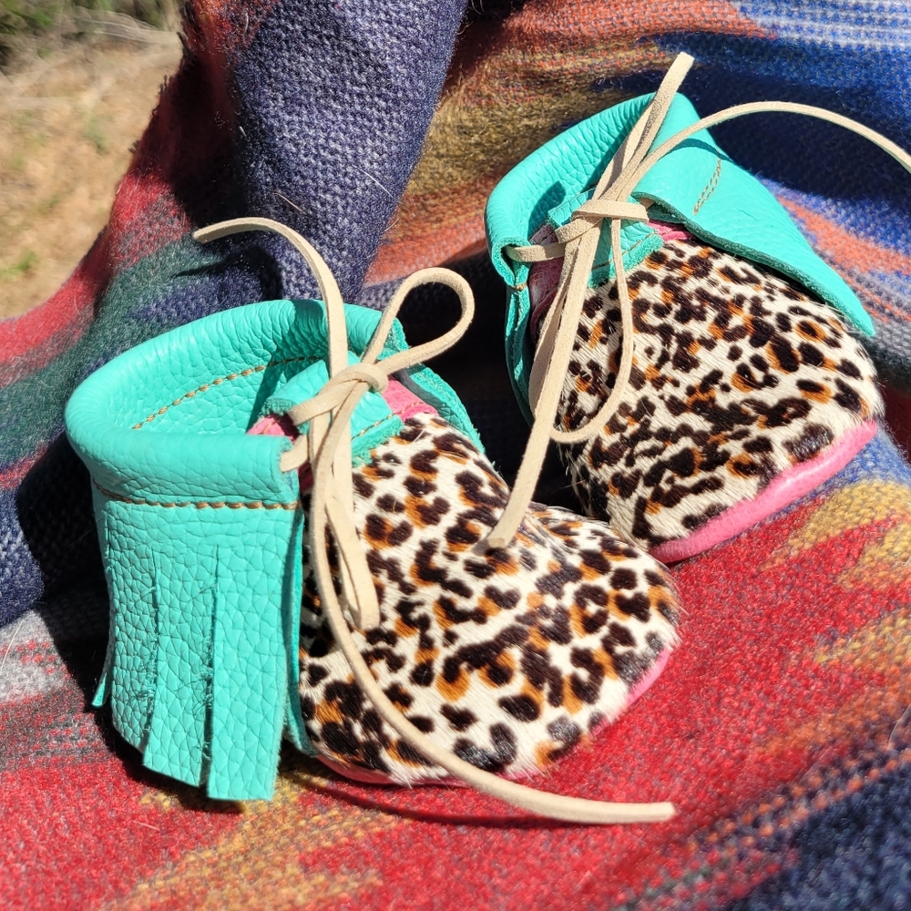 Leopard baby moccs
